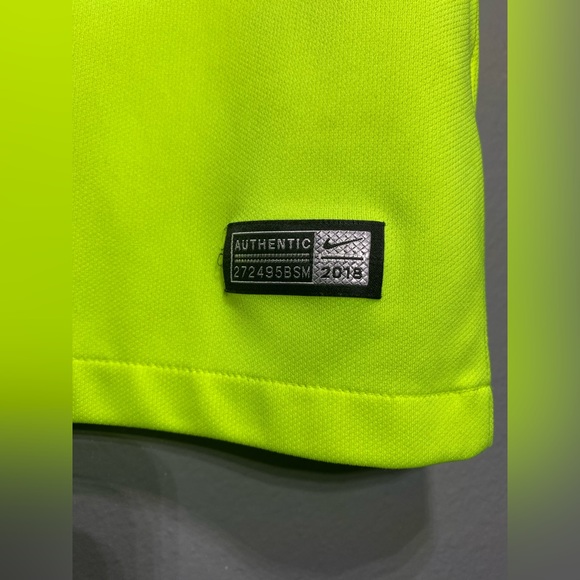 FC Barcelona 2018-19 Away Kit (M) - Picture 2 of 4